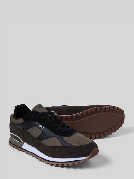 Productfoto, Sneaker uit runder nappa met logo-details van HUGO, effen kleuren, mat, leerlook, structuur, logo-opschrift, reliëflogo, labelopschrift, detail: naden, punt van de schoen rond, hakvorm plat, zool geprofileerd, rubberzool, gestructureerd.