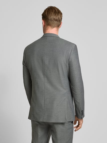 Männermodel trägt Sakko mit Reverskragen und Pattentaschen von HECHTER PARIS in Grau, feine Struktur, Regular Fit, Ganzkörperansicht Rückansicht. Material-Mix mit Schurwolle-Anteil, Knopfverschluss, Brustleistentasche.