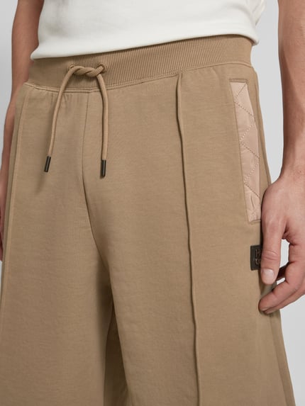 HUGO Sweatshorts mit Label-Print Modell 'Dilmos' Hellbraun 3
