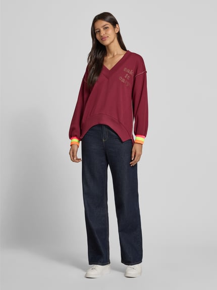 miss goodlife Relaxed fit sweatshirt met V-hals, model 'Hey You' Donkerbruin - 1