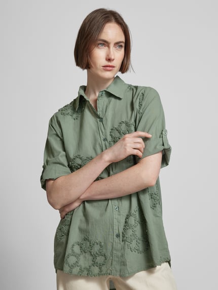 ZABAIONE Hemdbluse mit Motiv-Stitching Modell 'Mi44ra' Khaki 3