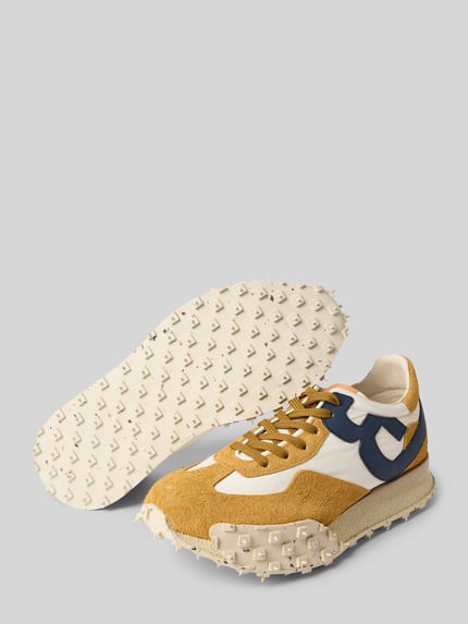 Produktfoto, Sneaker aus Leder-Textil-Mix mit profilierter Sohle von Barracuda, heren sneakers in bruin, wit en blauw, afgeronde punt, vetersluiting, profielzool, hakhoogte maat 44: 3 cm, schachthoogte maat 44: 10 cm, schachtbreedte maat 44: 10 cm