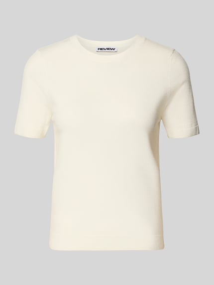 Produktfoto, Strickshirt aus Viskose-Mix mit Rundhalsausschnitt von Review, cremefarben, Regular Fit, Rippbündchen, glatte Textur.