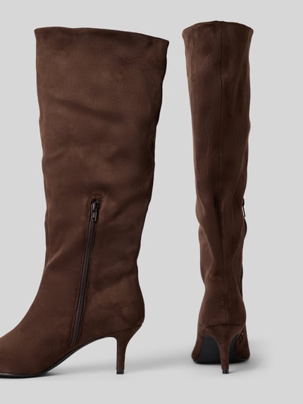 Produktfoto, Stiefel mit Pfennigabsatz van BIANCO in donkerbruin, spitse model, gladde zool, ritssluiting opzij, hakhoogte maat 40: 7 cm, schachthoogte maat 40: 40 cm, schachtbreedte maat 40: 22 cm
