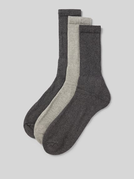 Produktfoto, Socken mit Stretch-Anteil im 3er-Pack von s.Oliver RED LABEL aus grauer und dunkelgrauer Baumwollmischung mit Rippenbündchen und verstärkten Belastungszonen.