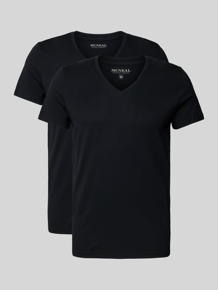 Produktfoto, T-Shirt mit V-Ausschnitt im 2er-Pack von MCNEAL in Schwarz, reine Baumwolle, Slim Fit, glatte Textur, neutraler Hintergrund.