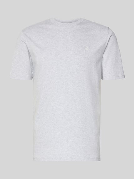 Produktfoto, T-Shirt met Label-Print van MARC O'POLO in effen lichtgrijs, rechte pasvorm, ronde geribde hals, katoen, labeldetail.