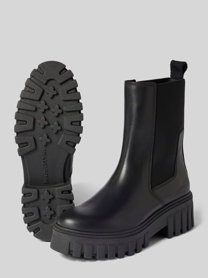 Produktfoto, schwarze Chelseas aus echtem Leder mit Label-Prägung Modell 'Vala 5' von Marc O'Polo, robuste Profilsohle, glatte Struktur, Damen Chelseas von Marc O'Polo.