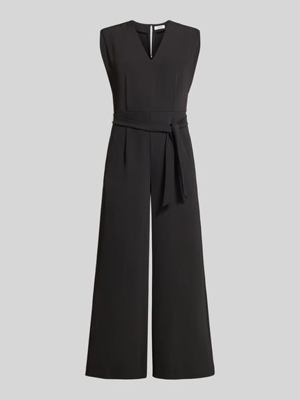 Produktfoto, Jumpsuit mit V-Ausschnitt und Bindegürtel von Comma in Schwarz, Material-Mix mit Stretch-Anteil, Regular-Fit, glatte Textur