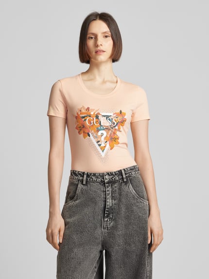 GUESS T-Shirt mit Label- und Motiv-Print Modell 'TROPICAL TRIANGLE' Apricot 4
