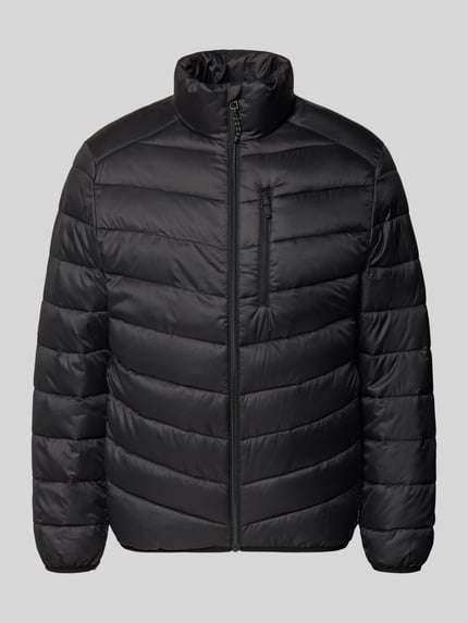Produktfoto, Regular Fit Steppjacke mit vertikaler Reißverschlussbrusttasche von Tom Tailor Denim, Optik: Unifarben, Stehkragen, Langarm, paspelierter Rumpf- und Ärmelabschluss, seitliche Eingrifftaschen, glatte Oberfläche, schwarze Farbe.