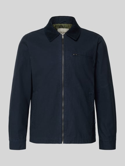Produktfoto, ciemnogranatowa Jacke mit Brusttasche Modell 'FONTANA' od Blend, krój regular fit, z zamkiem, kołnierz, kieszeń na piersi, minimalistyczny design