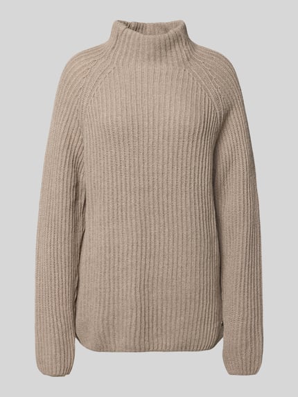 Produktfoto, Strickpullover mit Woll-Anteil von Smith and Soul in Beige, grob gestrickte Textur, lockerer Schnitt, Stehkragen, neutraler Hintergrund
