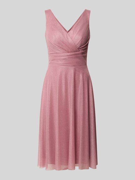Productfoto, knielange cocktailjurk met V-hals van TROYDEN COLLECTION in roze chiffon, getailleerde fit, brede bandjes, rugzijde V-hals, rugrits, ruglengte 85 cm, borstwijdte 43 cm