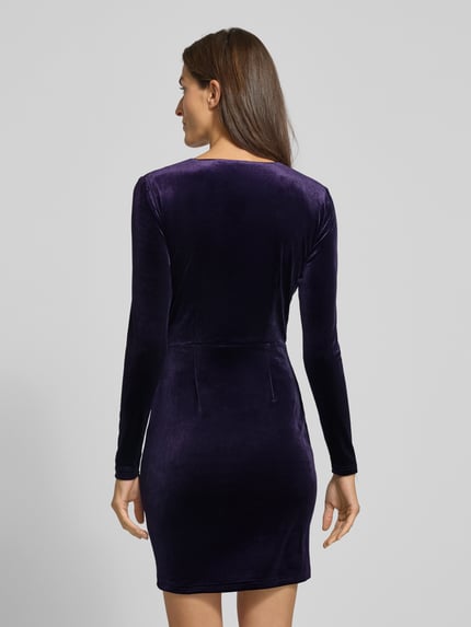 mbyM Knielanges Kleid mit V-Ausschnitt Modell 'MADENA' Lila 5