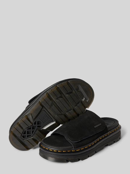 Produktfoto, Sandalette aus Leder mit Klettverschluss Modell 'ZebZag Slide' von Dr. Martens, schwarzes Echtleder, Label-Detail, Schlupfform, 5 cm Absatzhöhe bei Größe 40, strukturierte Gummisohle