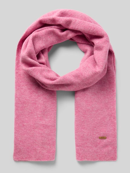 Productfoto, roze sjaal met labelpatch model 'Witzia' van Barts gemaakt van zachte gebreide stof, Dames sjaal