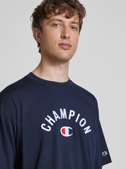 Champion T-shirt o kroju relaxed fit z wyhaftowanym logo Ciemnoniebieski 3