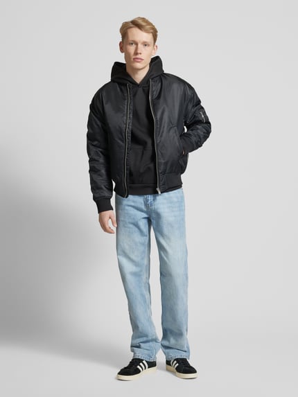 REVIEW Essentials Straight Fit Jeans Hellblau 1