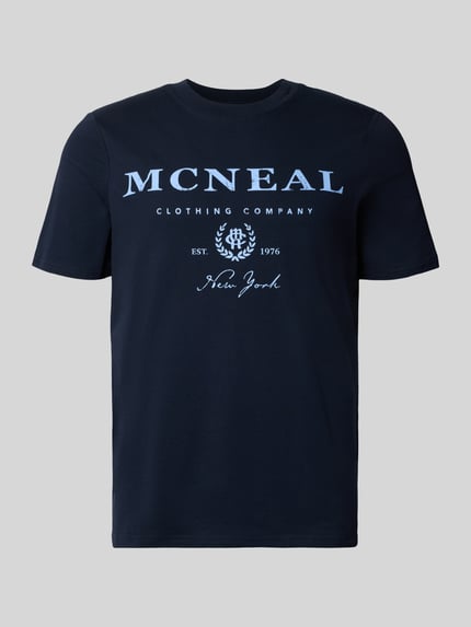 Produktfoto, T-Shirt mit Label-Print und Rundhalsausschnitt von MCNEAL in Dunkelblau, Reine Baumwolle, Regular-Fit, Rückenlänge 68 cm Größe M