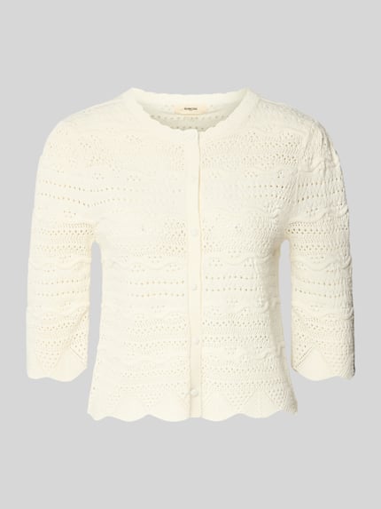 Produktfoto, Strickjacke mit Rundhalsausschnitt Modell 'GANACH' von SUNCOO PARIS in Creme, reine Baumwolle, Regular Fit, wellige Textur, Knopfleiste