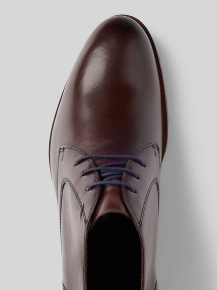 Produktfoto, Boots aus echtem Leder Modell 'DRAMON' von LLOYD, brązowy kolor, zaokrąglony krój, strukturalna podeszwa, sznurowanie, wysokość obcasa 3 cm, wysokość cholewki 9 cm, szerokość w rozmiarze 44: 10 cm