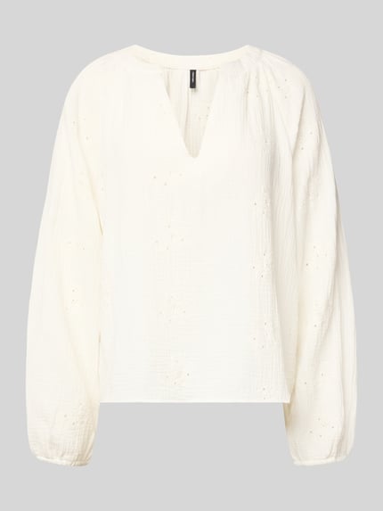 Produktfoto, Relaxed Fit Langarmbluse aus reiner Baumwolle Modell 'NATALI' von Vero Moda in uni wit, V-hals, seersucker met opengewerkt borduursel, ballonmouwen, elastische mouwuiteinden.