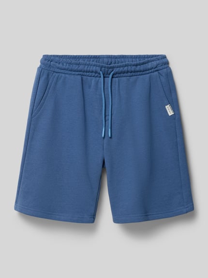 Produktfoto, Sweatshorts mit Label-Detail und Eingrifftaschen von Garcia aus Baumwoll-Mix in Blau, Regular-Fit, elastischer Bund mit Tunnelzug, Bundweite bei Größe 140: 34 cm, Innenbeinlänge 20 cm.