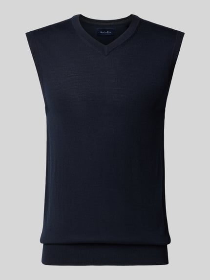 Produktfoto, Slim Fit Pullunder aus Baumwoll-Mix mit V-Ausschnitt von Christian Berg Men, dunkelblau, gerippte Abschlüsse, Strick-Optik.
