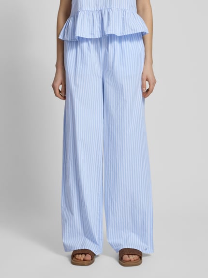 Frauenmodel trägt Wide Leg Pull-on-Hose mit Streifenmuster und Kordelzug von REVIEW aus reiner Baumwolle, Ganzkörperansicht von vorne.