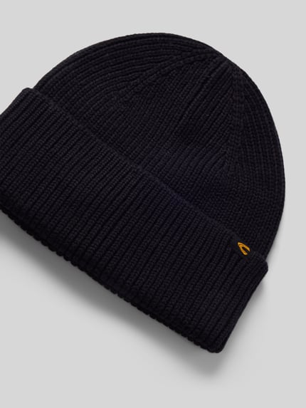 Productfoto, Beanie mit breitem Umschlag und Label-Detail van camel active in donker katoen-kasjmiermix, klassieke vorm, grof geribbelde textuur
