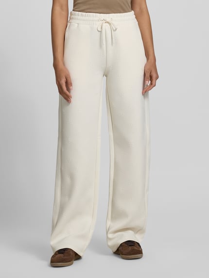 GUESS Activewear Spodnie dresowe o kroju wide fit z nadrukiem logo allover model 'Calista' Biały 4