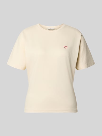 Produktfoto, T-Shirt mit Stitching Modell 'Salentine' von OPUS in Creme, reine Baumwolle, Regular Fit, dezentes rotes Herz, Rundhalsausschnitt