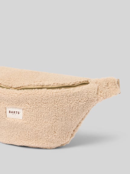 Produktfoto, Bauchtasche mit Fleece-Oberfläche Bugbane von Barts in Beige mit Animal Print, Label-Patch, Reißverschluss und Schulterriemen