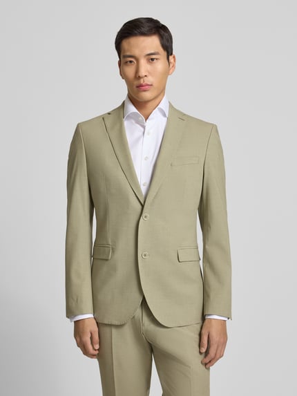 Männermodel trägt Slim Fit Anzugsakko mit Schulterpolstern von s.Oliver BLACK LABEL in Melange-Optik mit feiner Webstruktur, Ganzkörperansicht von vorne.
