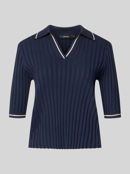 Produktfoto, dunkelblaues Slim Fit Poloshirt aus Viskose-Mix Modell 'SIMOSA' von Vero Moda, unifarben, Rippstrick, Kontraststreifen am Kragen und Ärmelabschluss