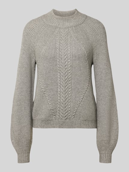 Produktfoto, Regular Fit Strickpullover aus Viskose-Mix Modell 'KATIA' von Only in grau-melange mit Zopfmuster, Mock Neck und Raglanärmeln.