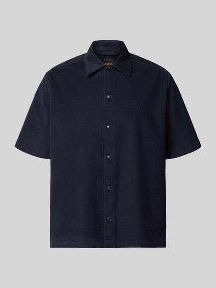 Produktfoto, Regular Fit Cordhemd aus Baumwoll-Mix Modell 'LAKITH_M' von BOSS Orange, Optik: Unifarben, kurzarm, Label-Stitching, Kentkragen
