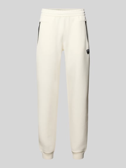 Produktfoto, helle Sweatpants mit Viskose-Anteil von EA7 Emporio Armani, elastischer Bund, Reißverschlusstaschen, Modell 'TRAIN PREMIUM SHIELD'