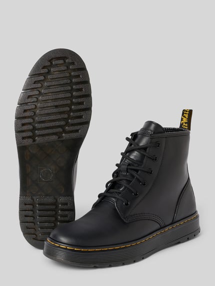 Produktfoto, Boots aus echtem Leder mit Label-Patch Modell 'Brookline Chukka' von Dr. Martens, schwarz, runde Form, profilierte Sohle, Schnürverschluss, Absatzhöhe 4 cm, Schafthöhe 14 cm, Schaftweite 11 cm, Szerokość w rozmiarze 44
