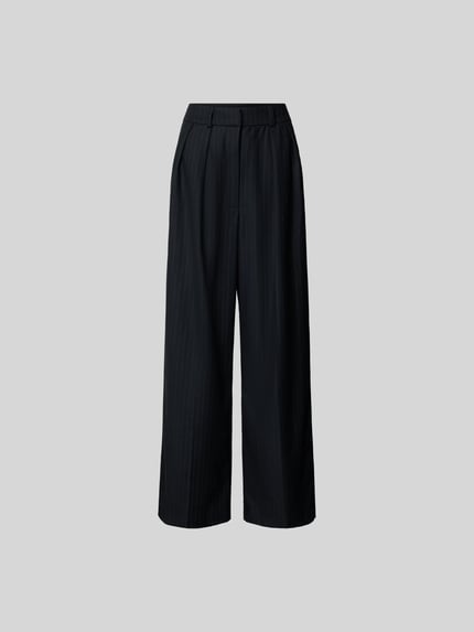 Wide Fit Bundfaltenhose mit Viskose-Anteil Shop The Look MANNEQUINE