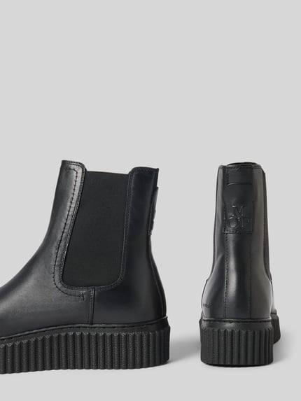 Produktfoto, czarne botki Chelseas aus echtem Rindsleder Modell 'Bianca' od Marc O'Polo, tekstura gładka, gruba podeszwa, damskie Chelseas