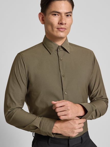 BOSS Regular Fit Businesshemd mit Kentkragen Modell 'JOE' Oliv 3