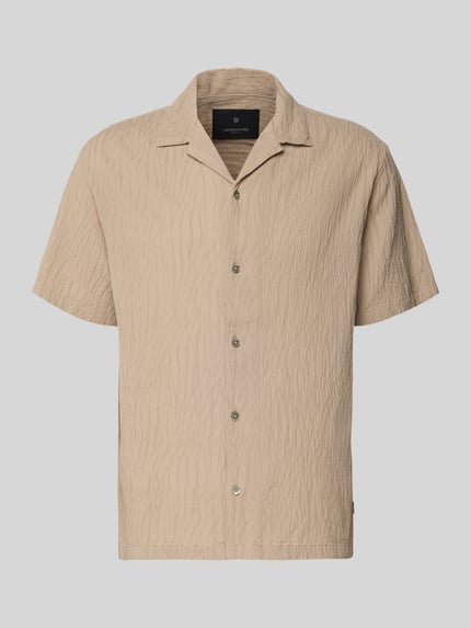 Produktfoto, sandfarbenes Regular Fit Freizeithemd mit Reverskragen von Jack & Jones Premium aus Baumwoll-Elasthan-Mix, strukturierte Oberfläche