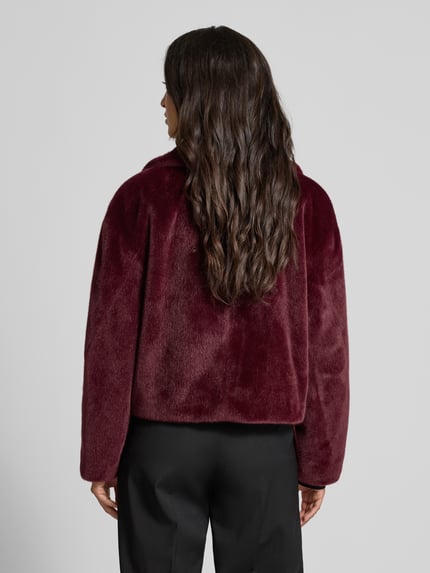 Marc Cain Jacke aus Kunstfell mit Reverskragen Bordeaux 5