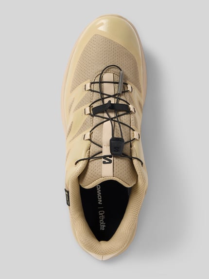 Productfoto, Sneaker met geprofileerde zool Model 'XT-EVR GTX' van Salomon in beige met vetersluiting, afgeronde punt, logoprint, zoolhoogte 4 cm, schachthoogte 7 cm, schachtbreedte 7 cm