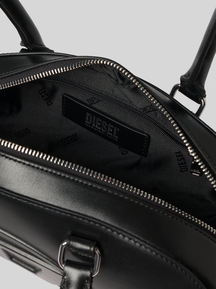 Produktfoto, Shoulder Bag aus echt rundleer van Diesel, zwart, zilverkleurige ritsen, logodetail, Breedte maat 1: 32 cm, Lengte: 15 cm, Diepte: 11 cm