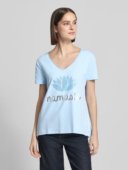 miss goodlife T-Shirt mit Ziersteinbesatz Modell 'Namaste' Hellblau 4