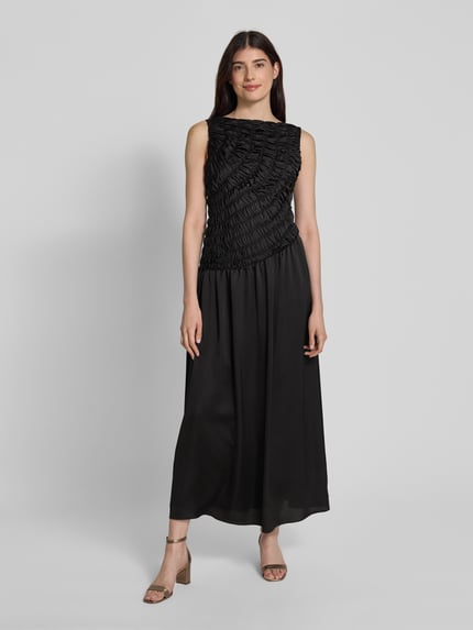 Forever New Maxikleid mit Smok-Details Black 4