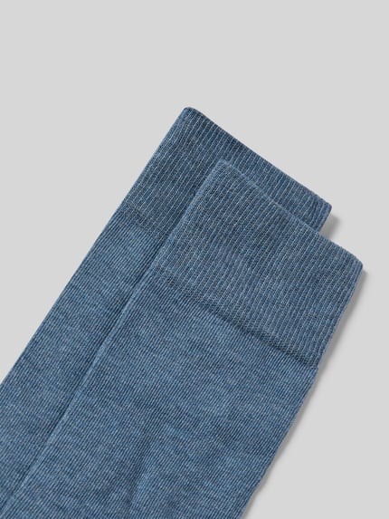 Produktfoto, Socken im 2er-Pack von FALKE in Blau mit feiner Strickstruktur, Baumwollmischung, Modell Happy, breiter Komfortbund, verstärkte Ferse und Spitze